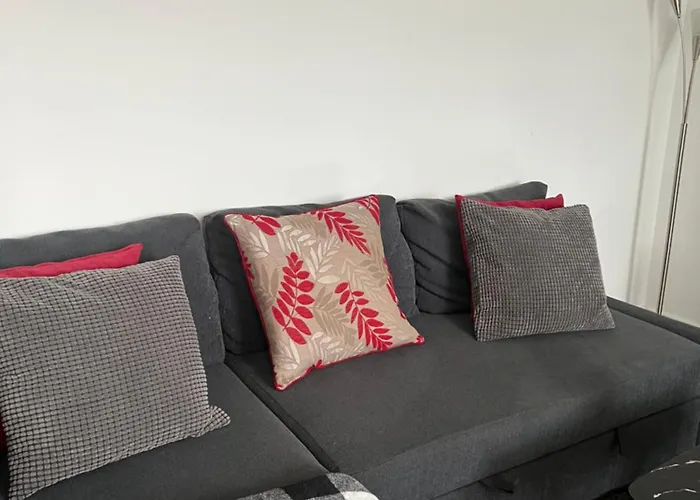 Stylish 2 Bedrooms, 2 Bathrooms With Workspace In Milton Keynes