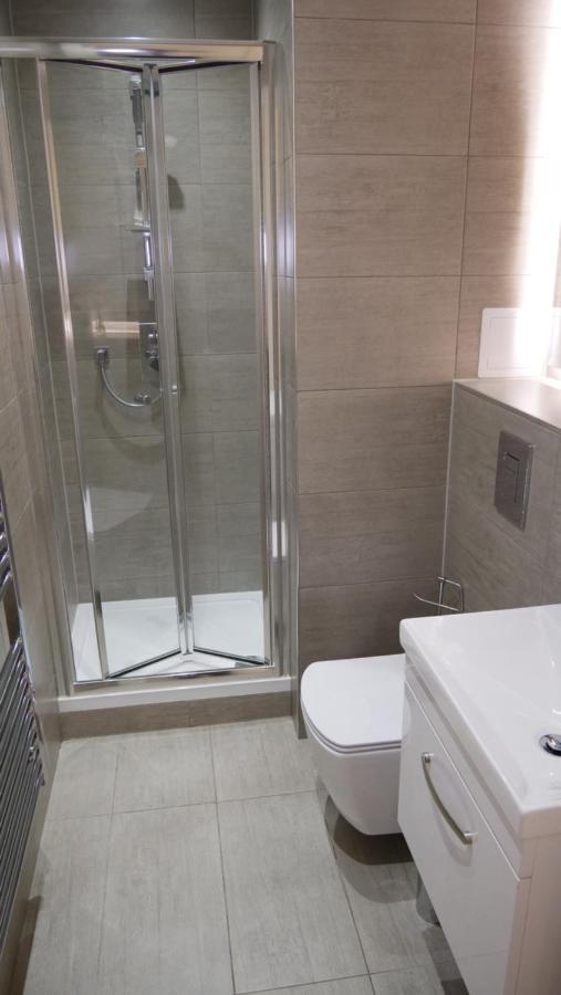 Stylish 2 Bedrooms, 2 Bathrooms With Workspace In Apartment Milton Keynes