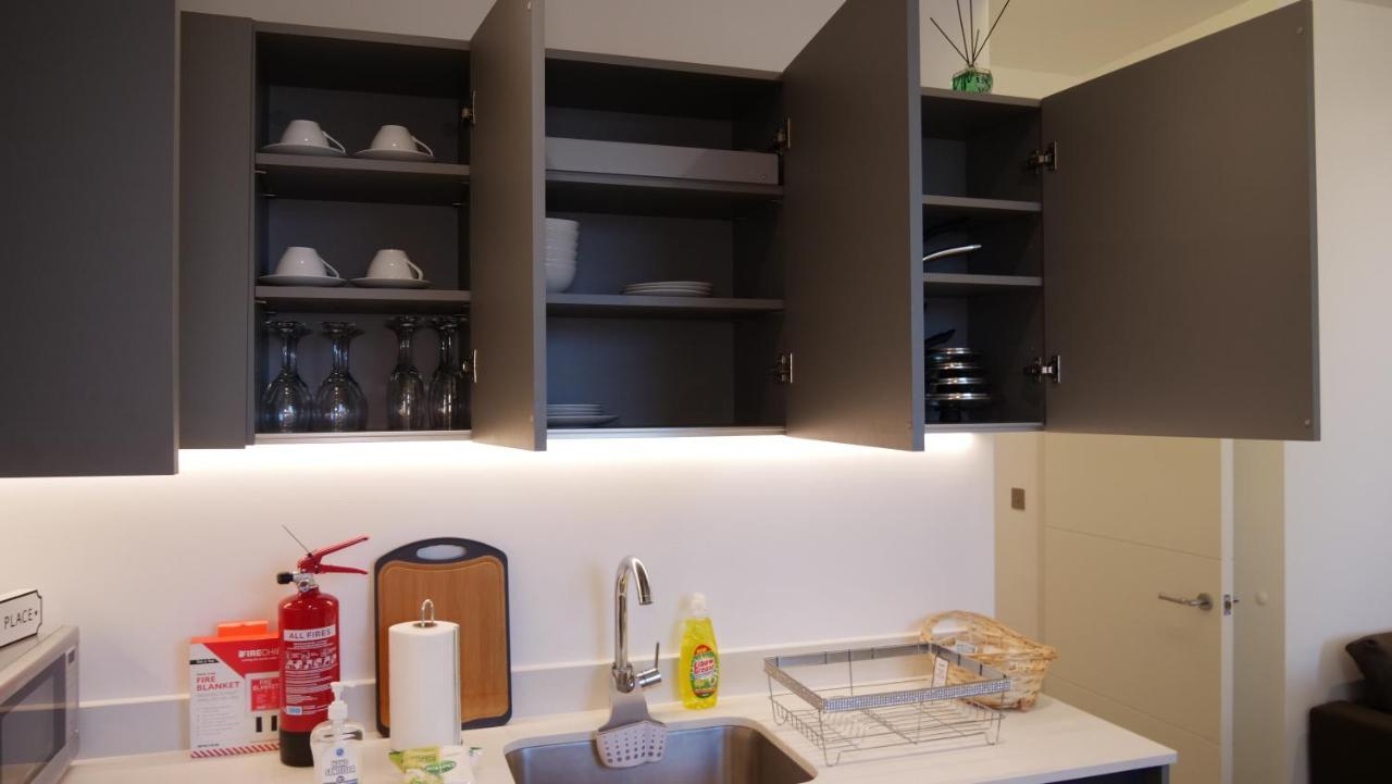 Stylish 2 Bedrooms, 2 Bathrooms With Workspace In