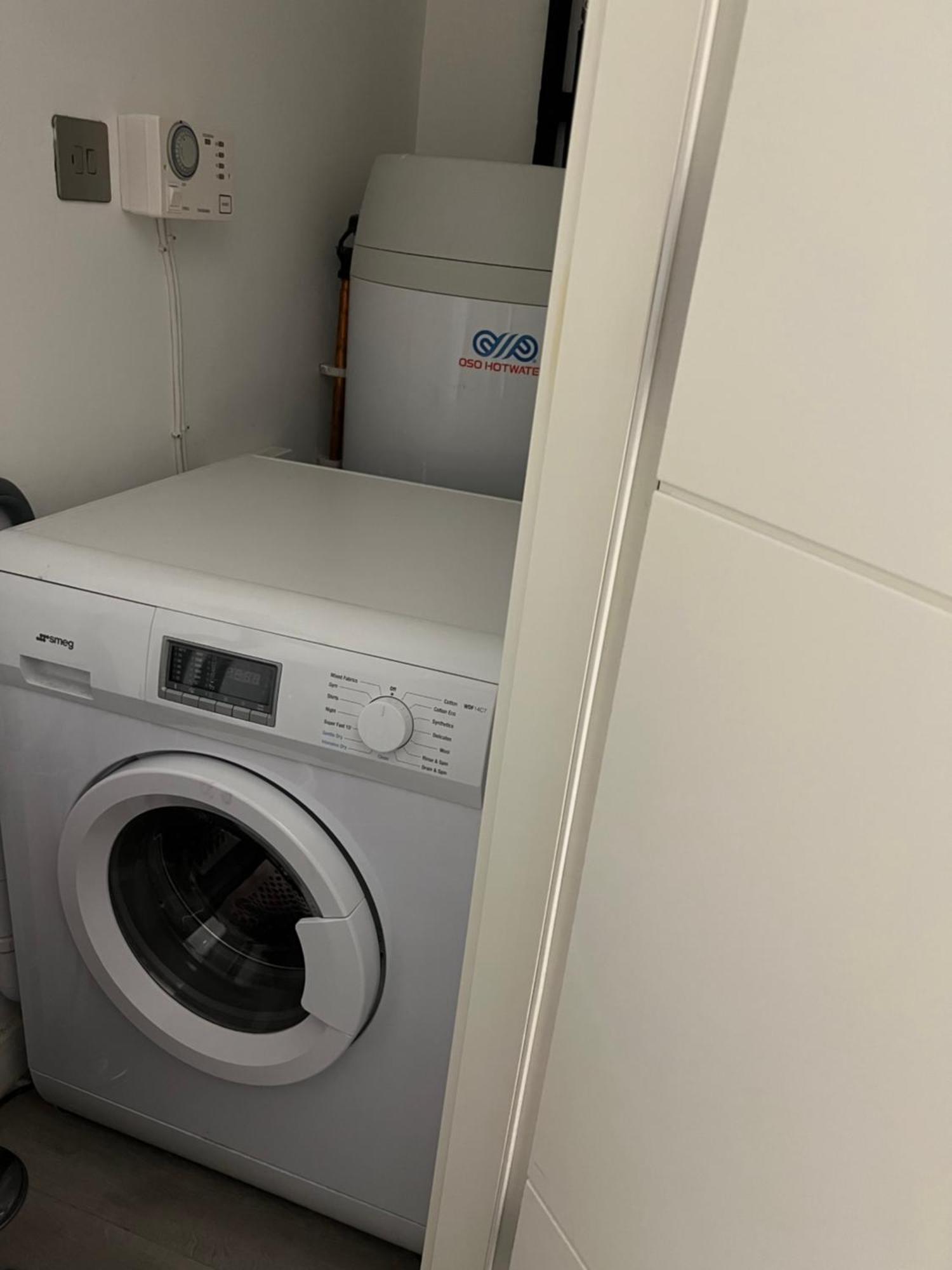 Stylish 2 Bedrooms, 2 Bathrooms With Workspace In Milton Keynes